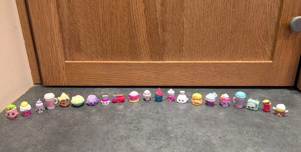 Squinkies Lot Of 20 Figures